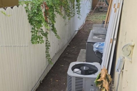 Immobilier commercial à vendre à Miami, Floride: 137.96 m2 № 2010952 - photo 13