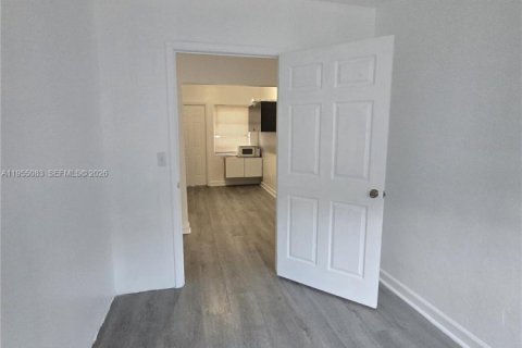 Immobilier commercial à vendre à Miami, Floride: 137.96 m2 № 2010952 - photo 2