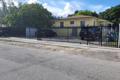 Commercial property in Miami, Florida 137.96 sq.m. № 2010952