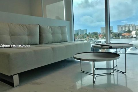 Condo in Sunny Isles Beach, Florida, 2 bedrooms  № 1979084 - photo 20