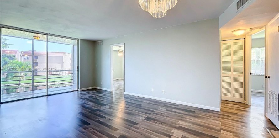 Condo in Sunrise, Florida, 2 bedrooms № 1777794