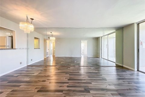 Condo in Sunrise, Florida, 2 bedrooms  № 1777794 - photo 8