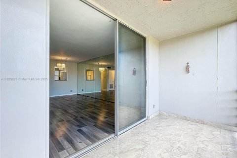 Condo in Sunrise, Florida, 2 bedrooms  № 1777794 - photo 24