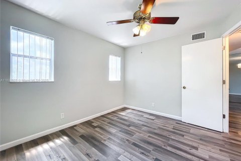 Condo in Sunrise, Florida, 2 bedrooms  № 1777794 - photo 12
