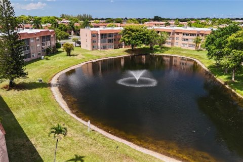 Condo in Sunrise, Florida, 2 bedrooms  № 1777794 - photo 30