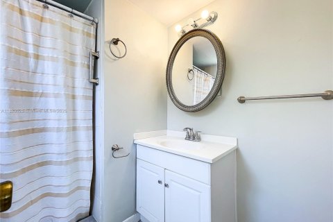 Condo in Sunrise, Florida, 2 bedrooms  № 1777794 - photo 21