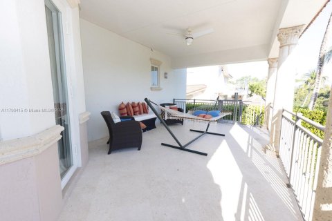 Купить виллу или дом в Корал-Гейблс, Флорида 5 спален, 469.44м2, № 2019405 - фото 9