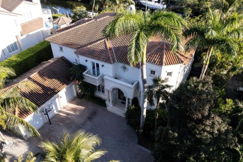 Купить виллу или дом в Корал-Гейблс, Флорида 5 спален, 469.44м2, № 2019405 - фото 6