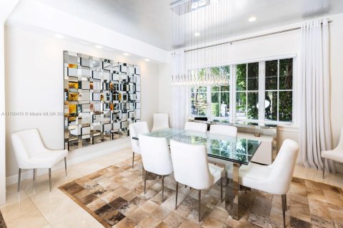 Купить виллу или дом в Корал-Гейблс, Флорида 5 спален, 469.44м2, № 2019405 - фото 23