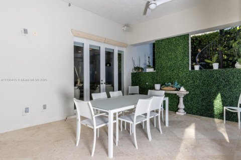 Купить виллу или дом в Корал-Гейблс, Флорида 5 спален, 469.44м2, № 2019405 - фото 12