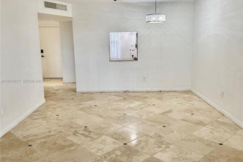 Снять в аренду кондоминиум в Майами, Флорида 1 спальня, 83.43м2, № 1973111 - фото 8