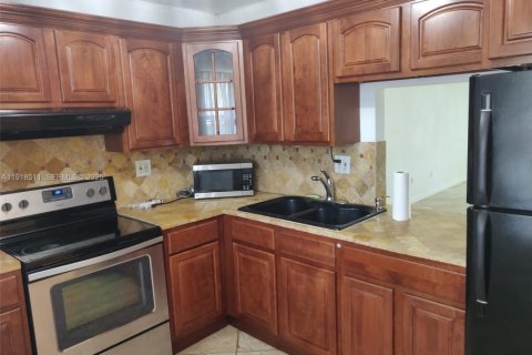 Copropriété à louer à Miami, Floride: 1 chambre, 83.43 m2 № 1973111 - photo 3