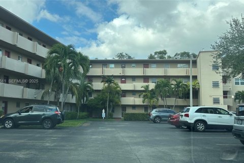 Copropriété à louer à Miami, Floride: 1 chambre, 83.43 m2 № 1973111 - photo 2