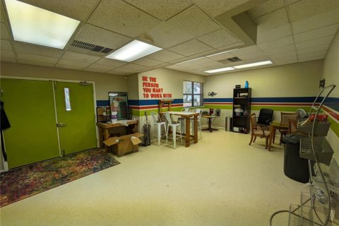 Immobilier commercial à louer à Bradenton, Floride: 620.96 m2 № 1548715 - photo 6