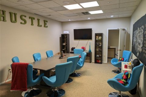 Immobilier commercial à louer à Bradenton, Floride: 620.96 m2 № 1548715 - photo 5