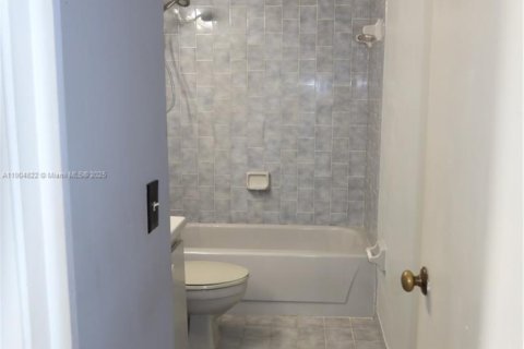 Touwnhouse à vendre à Miami, Floride: 3 chambres, 106.84 m2 № 1956072 - photo 11