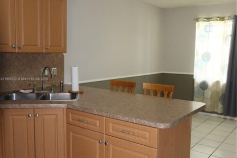 Touwnhouse à vendre à Miami, Floride: 3 chambres, 106.84 m2 № 1956072 - photo 6