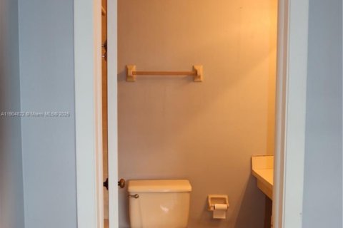 Touwnhouse à vendre à Miami, Floride: 3 chambres, 106.84 m2 № 1956072 - photo 9