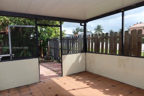 Купить таунхаус в Майами, Флорида 3 спальни, 106.84м2, № 1956072 - фото 14