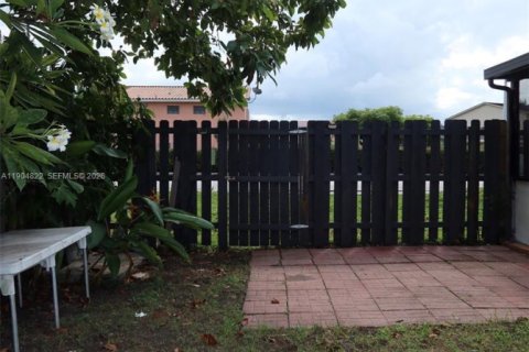 Купить таунхаус в Майами, Флорида 3 спальни, 106.84м2, № 1956072 - фото 12