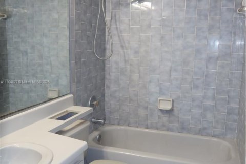 Touwnhouse à vendre à Miami, Floride: 3 chambres, 106.84 m2 № 1956072 - photo 12