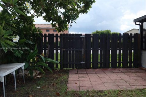 Touwnhouse à vendre à Miami, Floride: 3 chambres, 106.84 m2 № 1956072 - photo 15