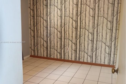 Touwnhouse à vendre à Miami, Floride: 3 chambres, 106.84 m2 № 1956072 - photo 13