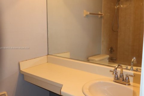 Touwnhouse à vendre à Miami, Floride: 3 chambres, 106.84 m2 № 1956072 - photo 8