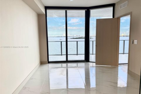 Condominio en alquiler en Miami, Florida, 3 dormitorios № 2012394 - foto 8