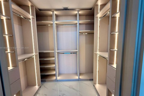 Condominio en alquiler en Miami, Florida, 3 dormitorios № 2012394 - foto 5