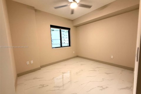 Condominio en alquiler en Miami, Florida, 3 dormitorios № 2012394 - foto 15