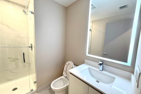 Condominio en alquiler en Miami, Florida, 3 dormitorios № 2012394 - foto 13