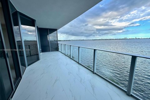 Condominio en alquiler en Miami, Florida, 3 dormitorios № 2012394 - foto 9