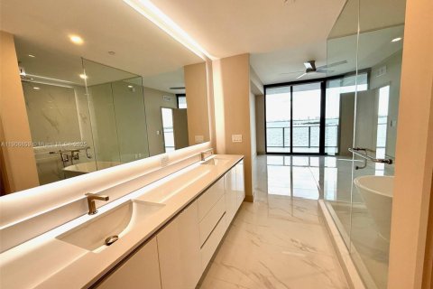 Condominio en alquiler en Miami, Florida, 3 dormitorios № 2012394 - foto 7