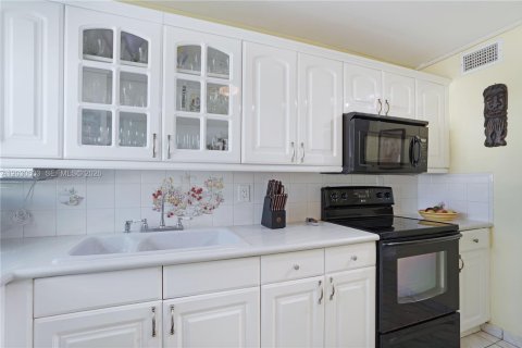 Copropriété à louer à Miami Beach, Floride: 1 chambre, 78.5 m2 № 2085579 - photo 17