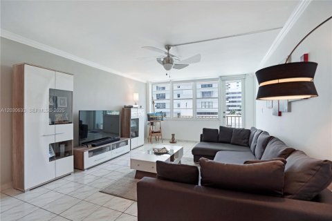 Copropriété à louer à Miami Beach, Floride: 1 chambre, 78.5 m2 № 2085579 - photo 7