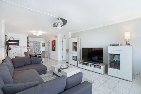 Copropriété à louer à Miami Beach, Floride: 1 chambre, 78.5 m2 № 2085579 - photo 9