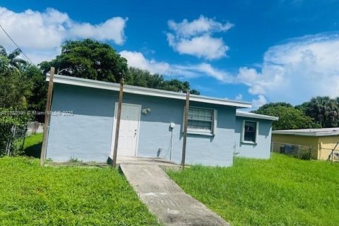 House in Fort Lauderdale, Florida 4 bedrooms, 118.64 sq.m. № 1930154 - photo 8