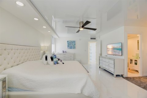 Condominio en venta en Hallandale Beach, Florida, 3 dormitorios, 133.78 m2 № 2035026 - foto 16