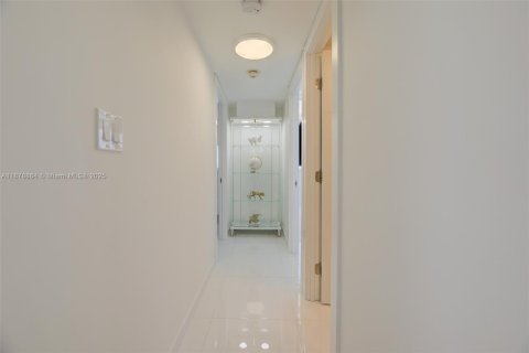 Condominio en venta en Hallandale Beach, Florida, 3 dormitorios, 133.78 m2 № 2035026 - foto 25