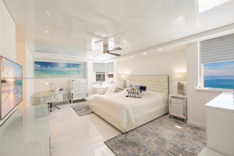 Condominio en venta en Hallandale Beach, Florida, 3 dormitorios, 133.78 m2 № 2035026 - foto 13