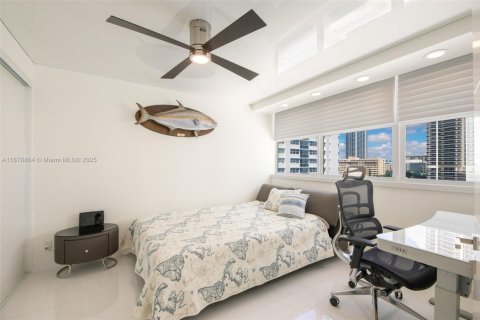 Condominio en venta en Hallandale Beach, Florida, 3 dormitorios, 133.78 m2 № 2035026 - foto 26