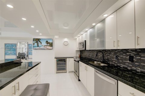 Condominio en venta en Hallandale Beach, Florida, 3 dormitorios, 133.78 m2 № 2035026 - foto 9