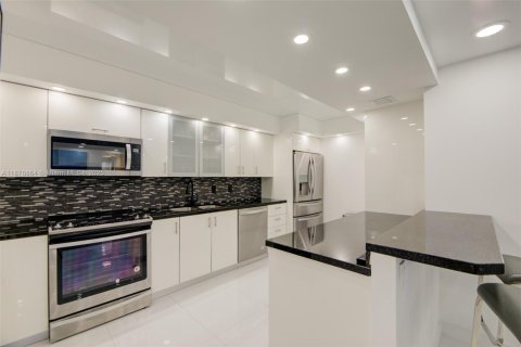 Condominio en venta en Hallandale Beach, Florida, 3 dormitorios, 133.78 m2 № 2035026 - foto 10