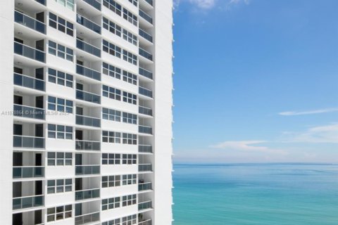 Condominio en venta en Hallandale Beach, Florida, 3 dormitorios, 133.78 m2 № 2035026 - foto 29