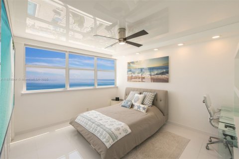 Condominio en venta en Hallandale Beach, Florida, 3 dormitorios, 133.78 m2 № 2035026 - foto 20