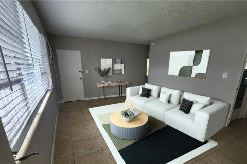 Condo in Saint Petersburg, Florida, 1 bedroom  № 2273092 - photo 2