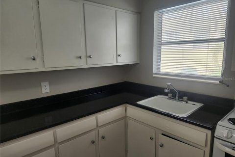 Condo in Saint Petersburg, Florida, 1 bedroom  № 2273092 - photo 8