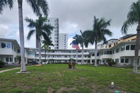 Condo in Saint Petersburg, Florida, 1 bedroom  № 2273092