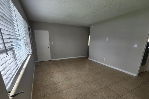 Condo in Saint Petersburg, Florida, 1 bedroom  № 2273092 - photo 3